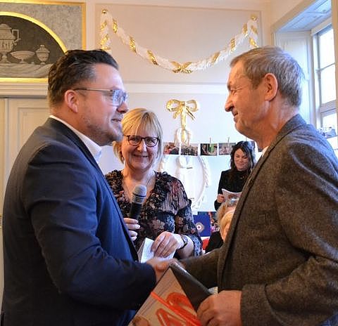 Bild zeigt Herrn Peter Struve (rechts) im Handschlag mit Herrn Alexander Plass