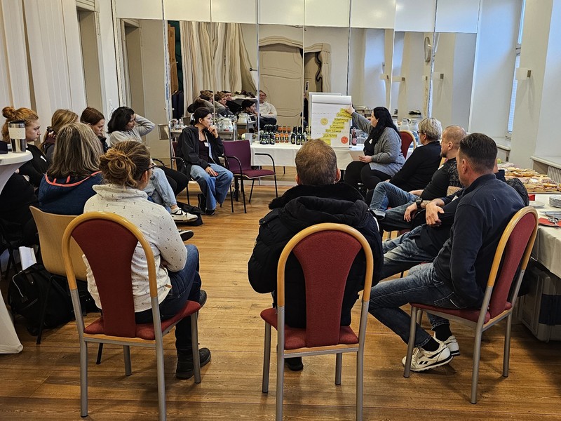 Bild zeigt Teilnehmer in einer Workshop-Runde